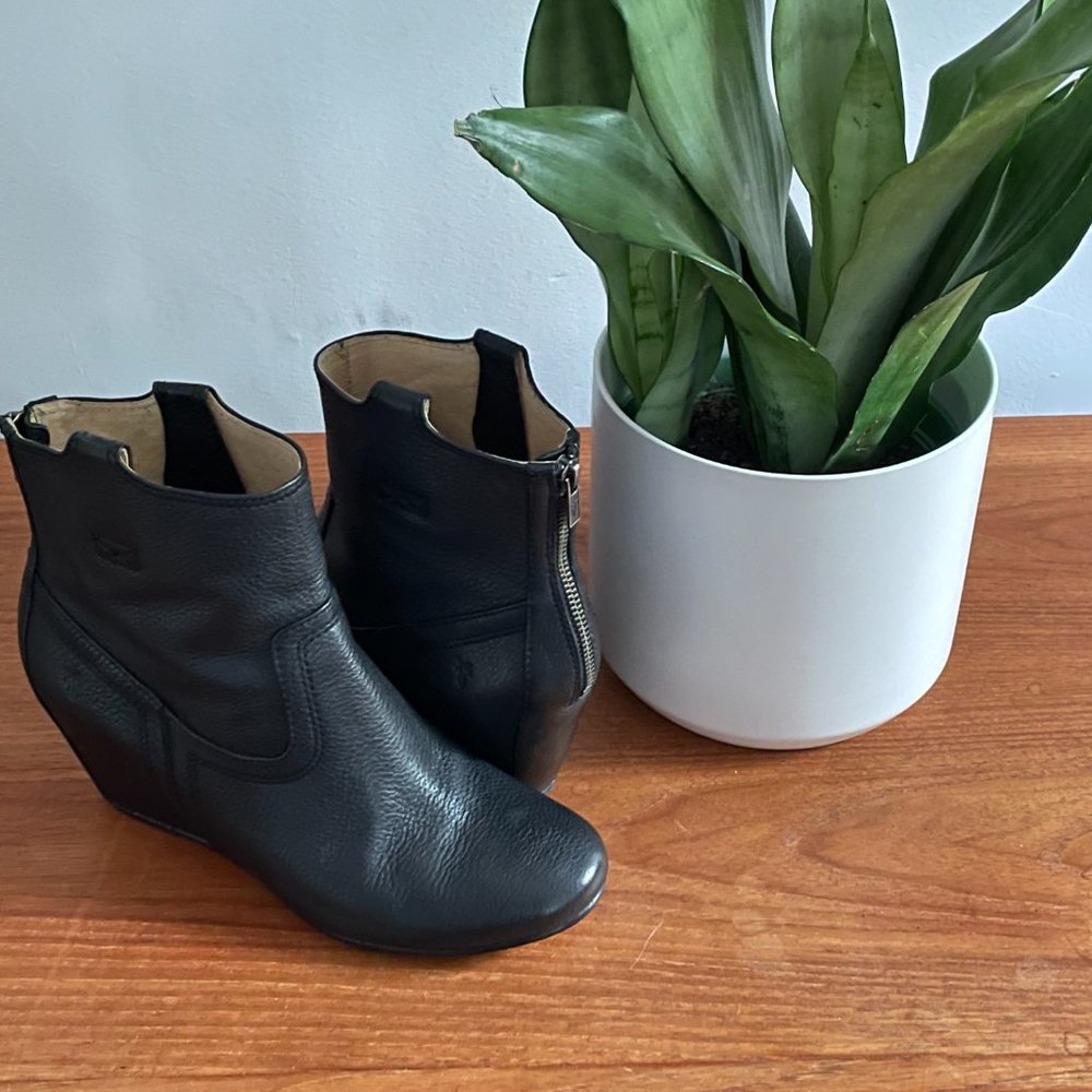FRYE Women's Carson Wedge Bootie Boot